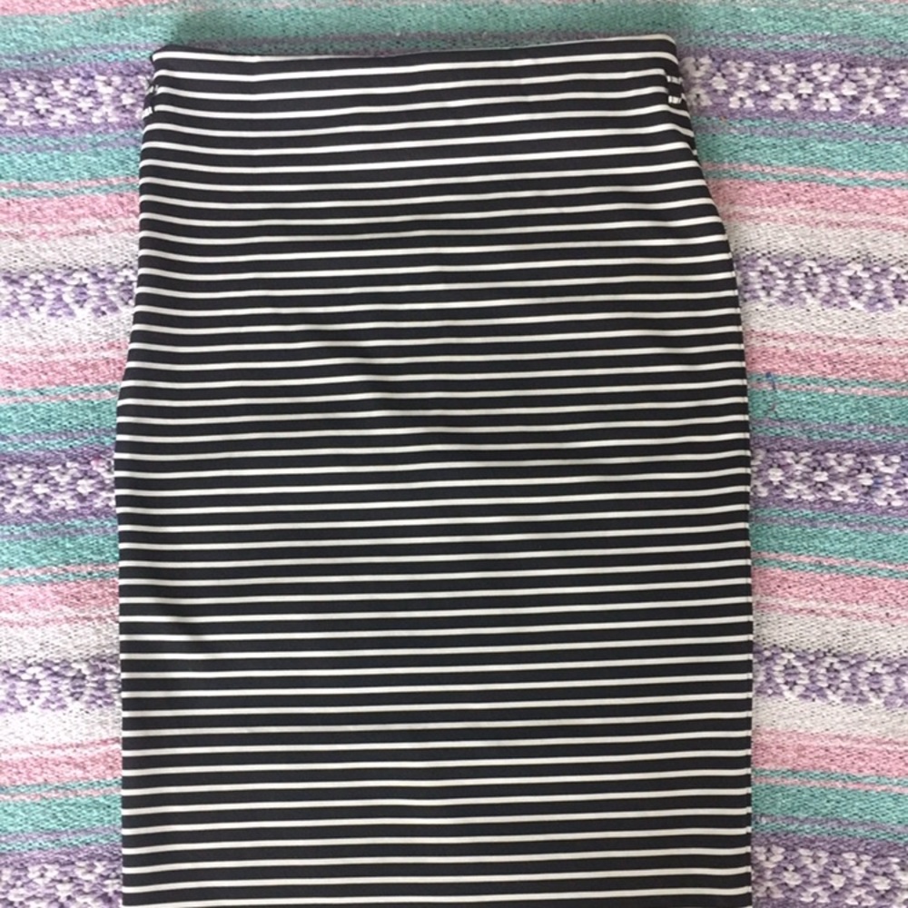 Forever 21 B&W Stripe Mid Length Skirt